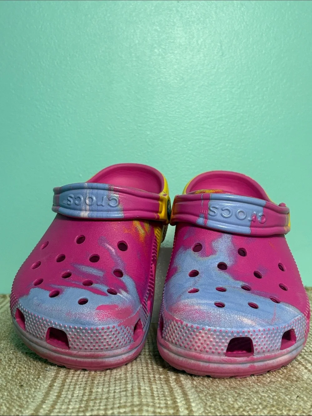 CROCS Kids Classic Ombre Clogs With Heel Strap. Multi Color/Tie Dye. Size— J 2